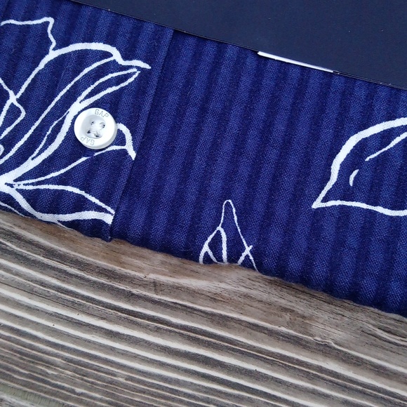 New Gap Seersucker Short Sleeve Striped Hawaiian Blue Button Up Shirt - Picture 9 of 10